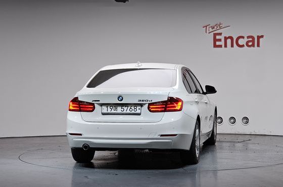 BMW 3-Series 320d xDrive — пробег 129 782 км — фото 4 из 5