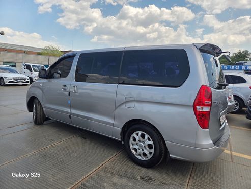 Hyundai Starex 12-Seater Wagon CVX Luxury — пробег 185 741 км — фото 2 из 5