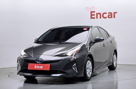 Toyota Prius 1.8 E — пробег 52 349 км — фото 1 из 5
