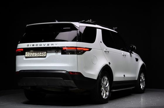 Land Rover Discovery 3.0 SD6 SE — пробег 137 640 км — фото 2 из 5