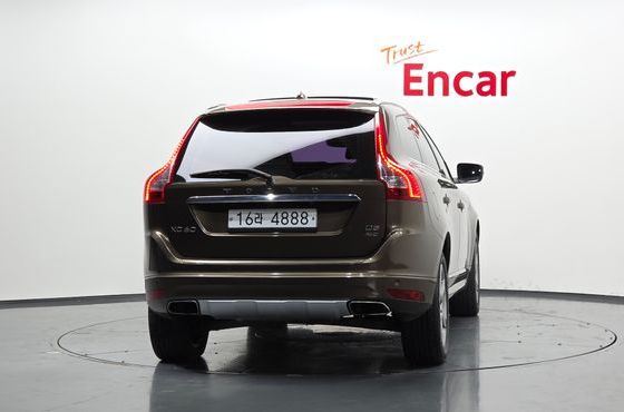 Volvo XC60 D5 AWD 1st — пробег 384 774 км — фото 4 из 5
