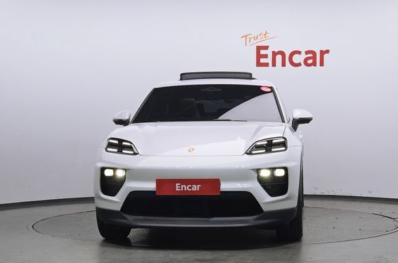 Porsche Macan Base — пробег 9 478 км — фото 3 из 5