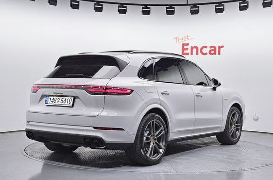 Porsche Cayenne 3.0 E-HYBRID PLATINUM EDITION — пробег 41 037 км — фото 2 из 5