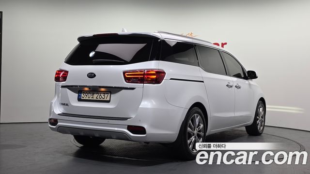 Kia Carnival из Кореи Encar