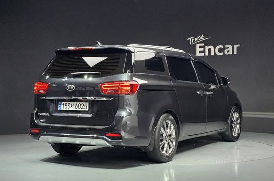 Kia Carnival 9-Seater Prstige — пробег 83 883 км — фото 2 из 5