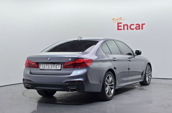 BMW 5-Series 520d M Sport package — пробег 102 201 км — фото 2 из 5