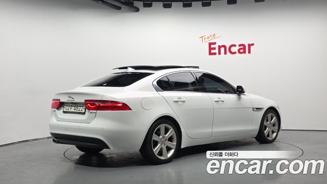 Jaguar XE 20d Portfolio — пробег 99 021 км — фото 2 из 5