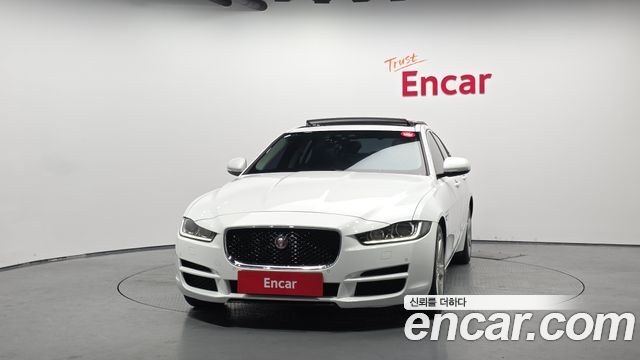 Jaguar XE 20d Portfolio — пробег 99 021 км — фото 3 из 5