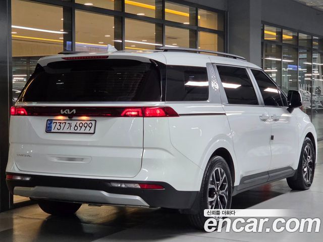 Kia Carnival 11-Seater Prestige — пробег 31 000 км — фото 2 из 5