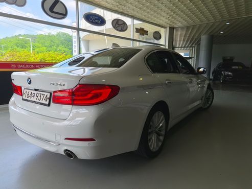 BMW 5-Series 520d xDrive Luxury Plus — пробег 178 487 км — фото 4 из 5