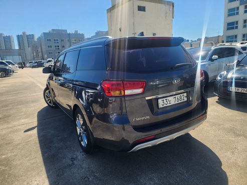 Kia Carnival 7-seater Limousine VIP — пробег 232 598 км — фото 3 из 5