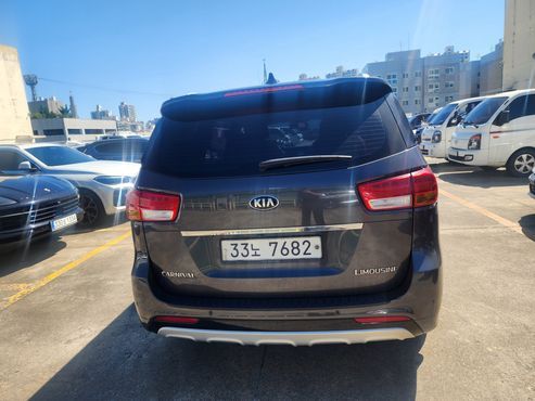 Kia Carnival 7-seater Limousine VIP — пробег 232 598 км — фото 4 из 5