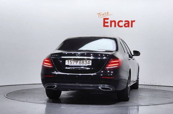 Mercedes-Benz E-Class E250 Avantgarde — пробег 30 956 км — фото 4 из 5