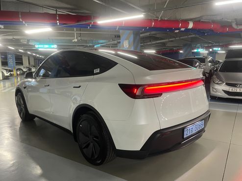 Tesla Model Y Premium RWD — пробег 600 км — фото 2 из 5