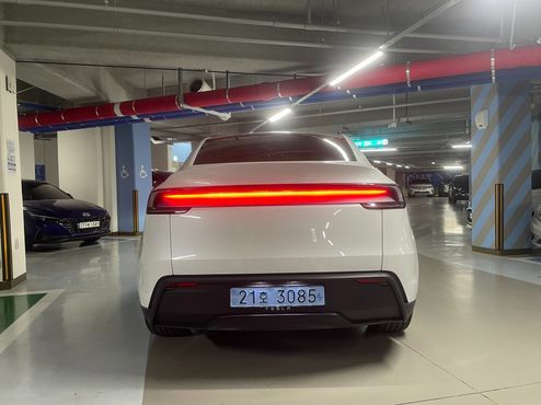 Tesla Model Y Premium RWD — пробег 600 км — фото 4 из 5
