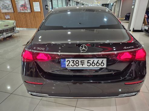 Mercedes-Benz E-Class E300 4MATIC Exclusive — пробег 10 870 км — фото 4 из 5