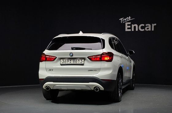 BMW X1 xDrive 20i xLine — пробег 94 291 км — фото 4 из 5