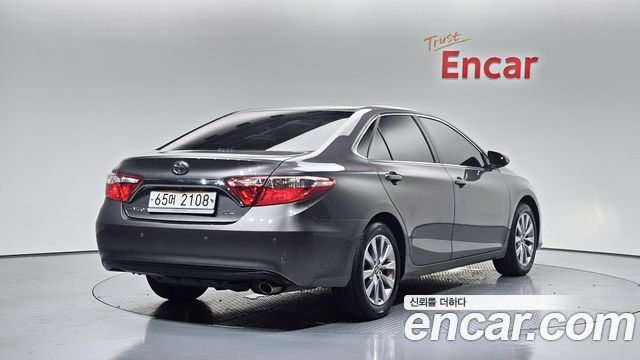 Toyota Camry 2.5 XLE — пробег 137 847 км — фото 2 из 5