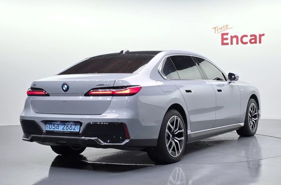 BMW i7 xDrive 60 M sport — пробег 20 555 км — фото 2 из 5