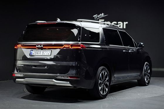 Kia Carnival 9-Seater Signature — пробег 69 183 км — фото 2 из 5