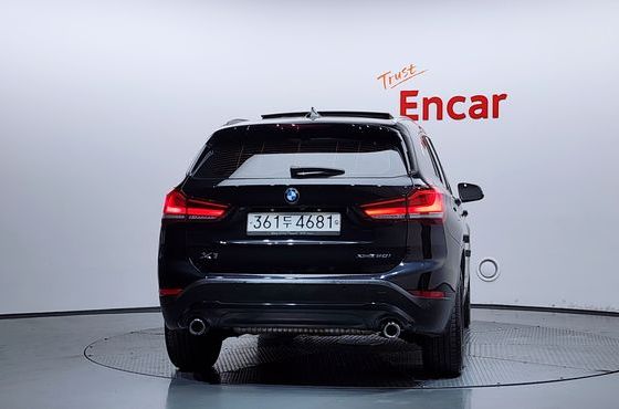BMW X1 xDrive 20i Advantage — пробег 30 035 км — фото 4 из 5