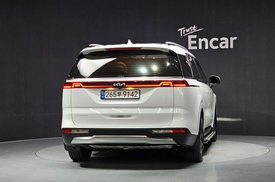 Kia Carnival Gasoline 7-Seater Signature — пробег 15 014 км — фото 4 из 5