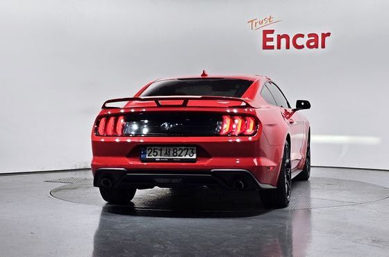 Ford Mustang Coupe — пробег 35 810 км — фото 4 из 5