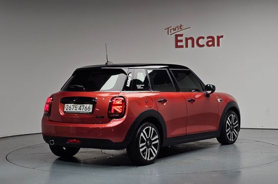 Mini Cooper 5Door Rosewood Edition 3rd — пробег 24 606 км — фото 2 из 5