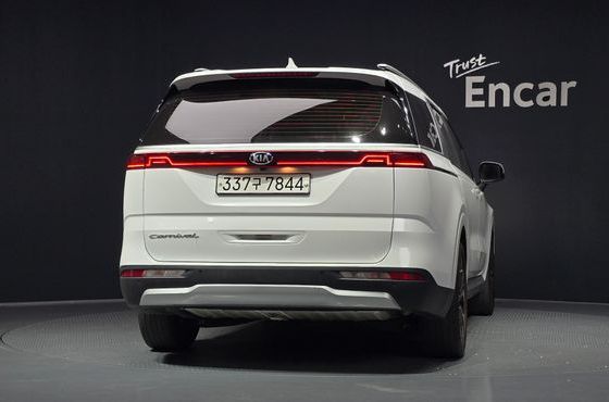 Kia Carnival Diesel 9-Seater Prestige — пробег 77 094 км — фото 4 из 5
