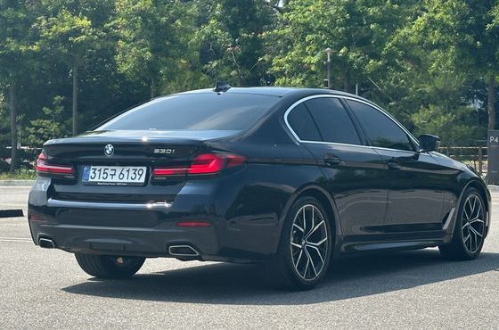 BMW 5-Series 530i xDrive M Sport Package — пробег 49 303 км — фото 2 из 5