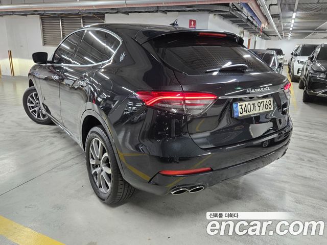 Maserati Levante из Кореи Encar