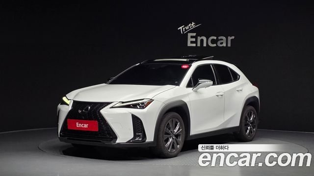 Lexus UX 2.0 F-Sport 2WD — пробег 48 470 км — фото 1 из 5
