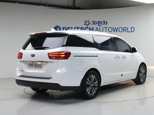 Kia Carnival 11-Seater Prestige — пробег 140 038 км — фото 2 из 5