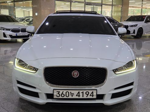 Jaguar XE 20d Perstige AWD — пробег 107 567 км — фото 2 из 5