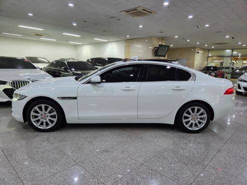 Jaguar XE 20d Perstige AWD — пробег 107 567 км — фото 3 из 5