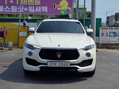 Maserati Levante 3.0 AWD Sport — пробег 100 000 км — фото 3 из 5