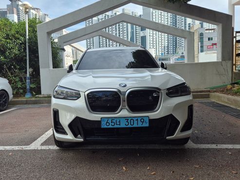 BMW iX3 M Sports — пробег 26 500 км — фото 1 из 5