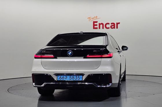 BMW i7 xDrive 60 M sport — пробег 31 987 км — фото 4 из 5