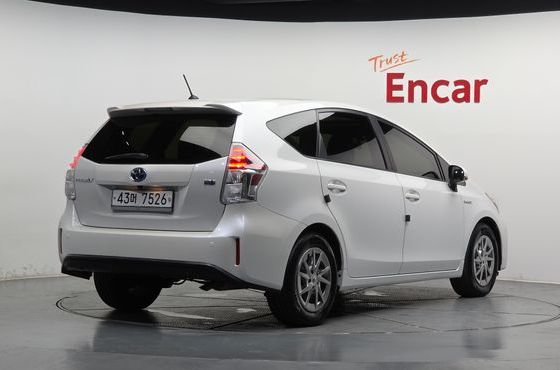 Toyota Prius 1.8 — пробег 119 858 км — фото 2 из 5