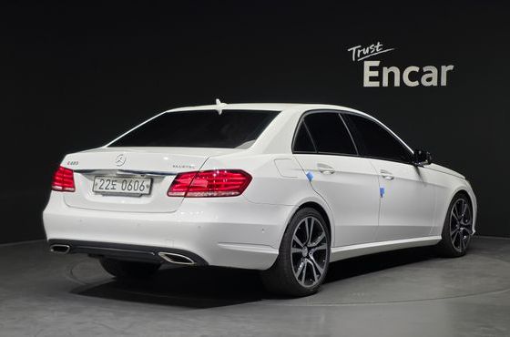 Mercedes-Benz E-Class E220 Bluetec Avantgarde Sport — пробег 84 787 км — фото 2 из 5