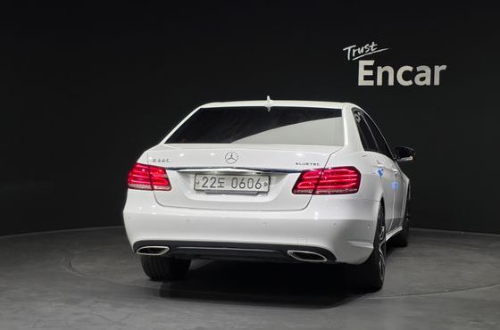 Mercedes-Benz E-Class E220 Bluetec Avantgarde Sport — пробег 84 787 км — фото 4 из 5