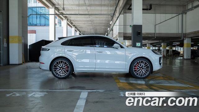 Porsche Cayenne 3.0 S E-Hybrid Coupe — пробег 14 105 км — фото 2 из 5