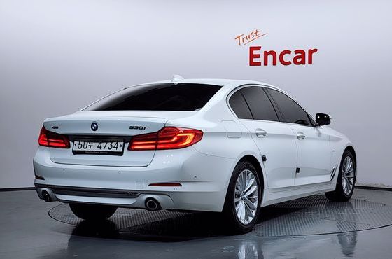 BMW 5-Series 530i xDrive Luxury Plus — пробег 94 945 км — фото 2 из 5