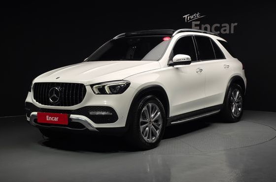 Mercedes-Benz GLE-Class GLE300d 4MATIC — пробег 33 088 км — фото 1 из 5