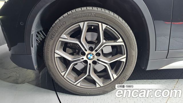 BMW X1 xDrive 20i xLine — пробег 65 273 км — фото 5 из 5