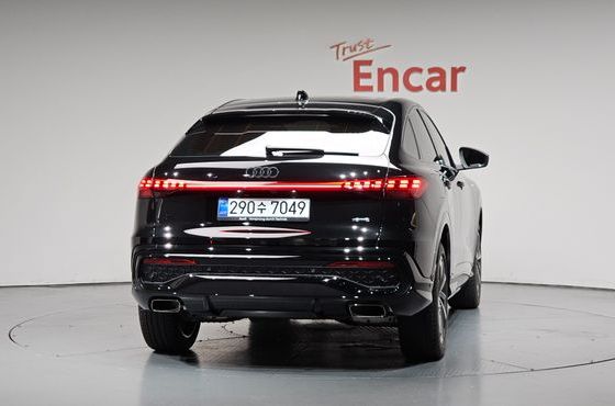 Audi Q5 40 TFSI 콰트로 S Line Sportback — пробег 33 км — фото 4 из 5