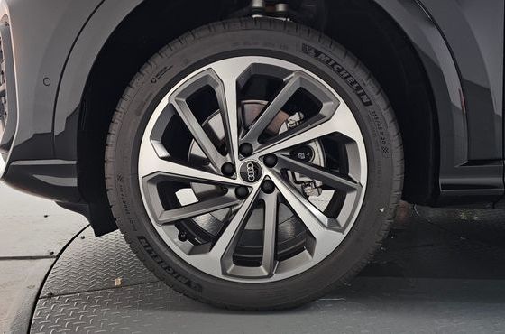 Audi Q5 40 TFSI 콰트로 S Line Sportback — пробег 33 км — фото 5 из 5