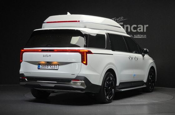 Kia Carnival HEV 4-Seater Hi Limousine Signature — пробег 3 498 км — фото 2 из 5