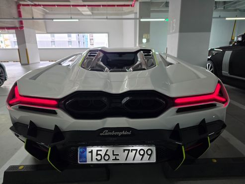 Lamborghini Revuelto 6.5 V12 — пробег 1 300 км — фото 4 из 5
