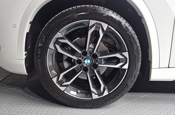 BMW X1 xDrive 20i M Sport — пробег 11 785 км — фото 5 из 5